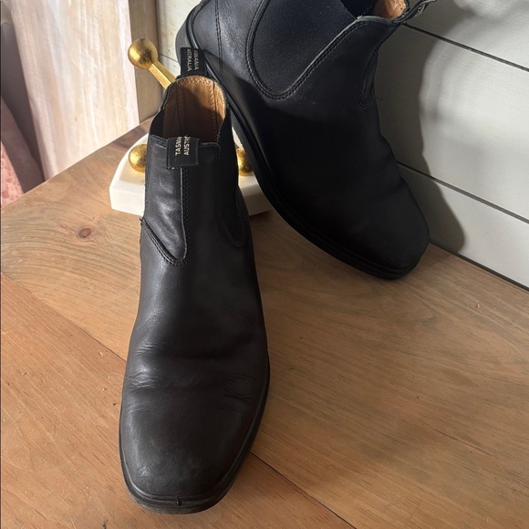 Blundstone #068 Chisel Toe Chelsea Boots - Picture 7 of 8